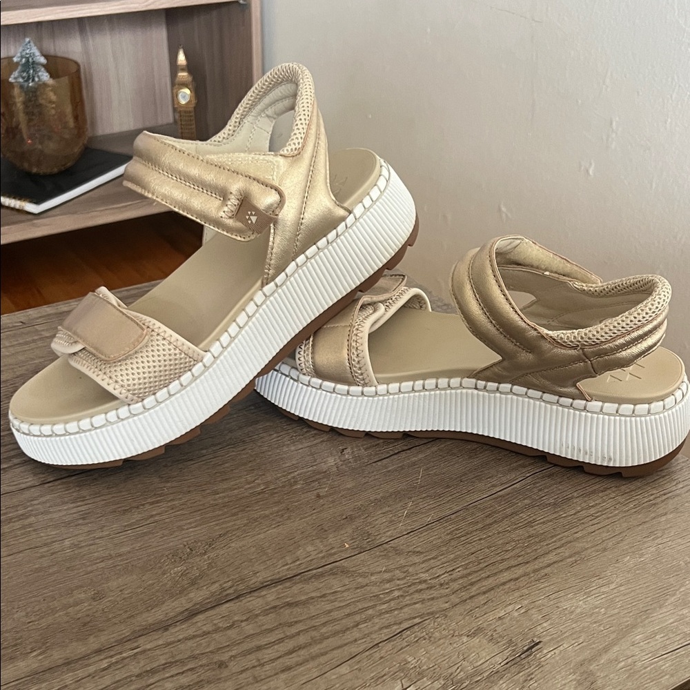 Cougar Spritz Gold Women's Sandals